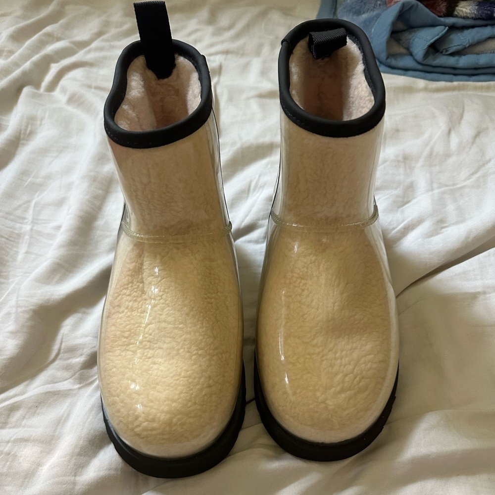 UGG Mini Classic II Clear *NEW NO BOX*